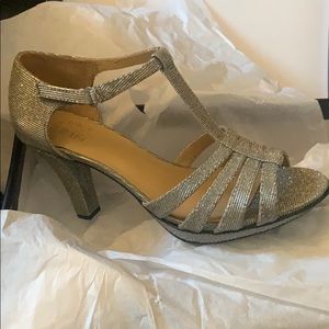 Brand new, never worn Naturalizer dress shoes